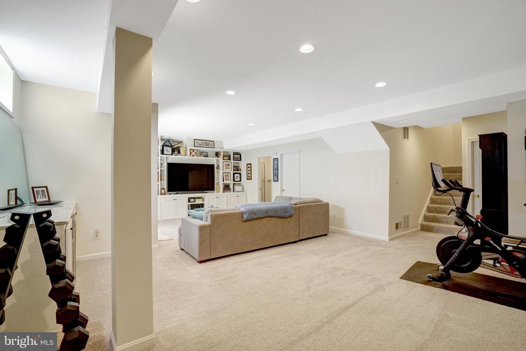 8929 MOUNTAIN ASH DRIVE