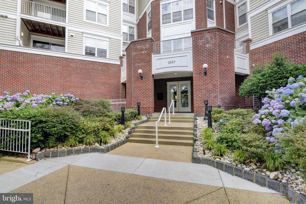 1645 INTERNATIONAL DRIVE Unit: 210