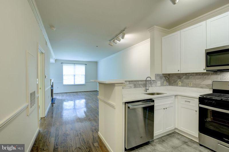 1645 INTERNATIONAL DRIVE Unit: 210