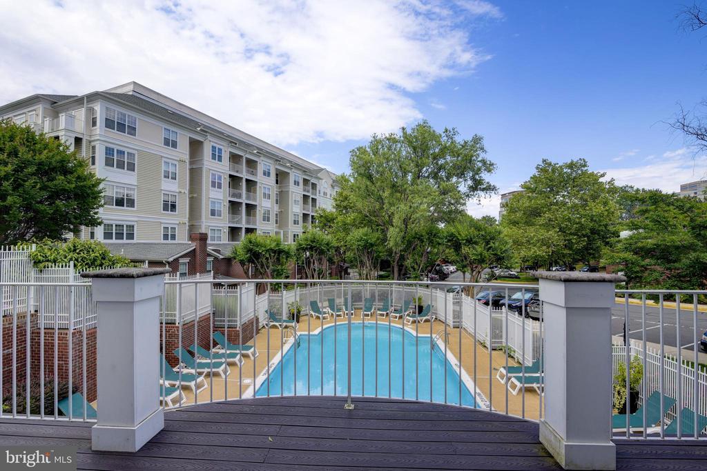 1645 INTERNATIONAL DRIVE Unit: 210