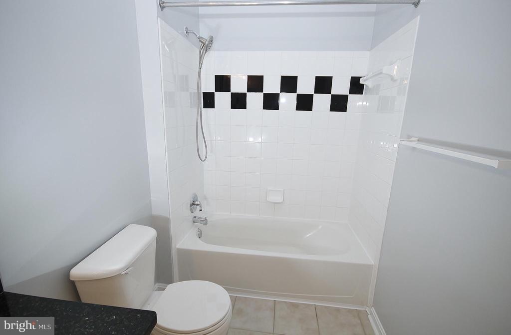 9486 VIRGINIA CENTER BOULEVARD Unit: 202