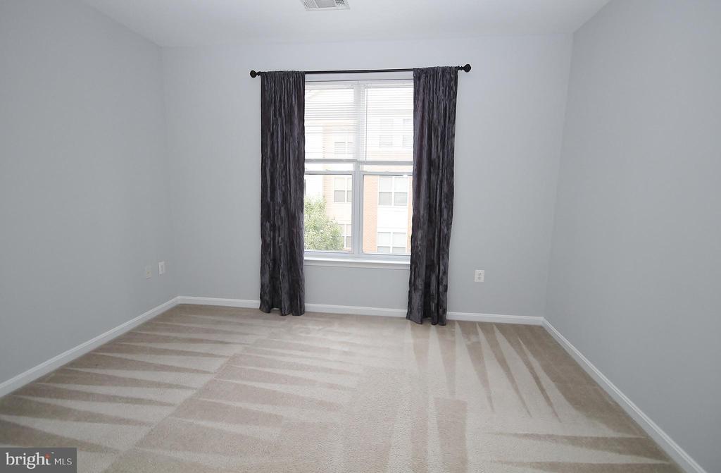 9486 VIRGINIA CENTER BOULEVARD Unit: 202