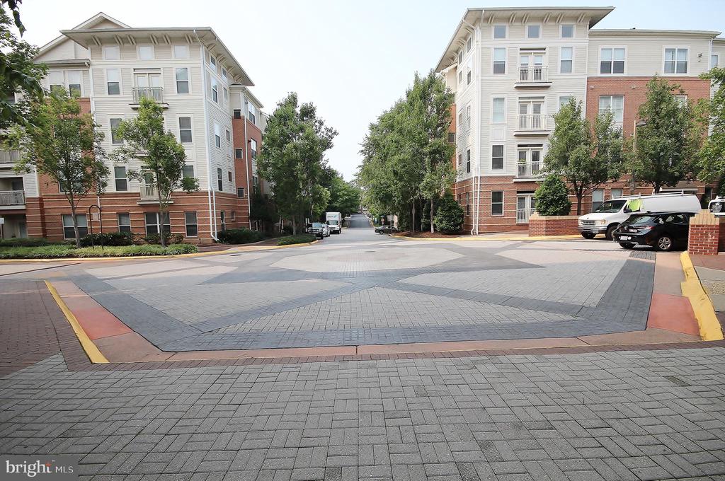 9486 VIRGINIA CENTER BOULEVARD Unit: 202