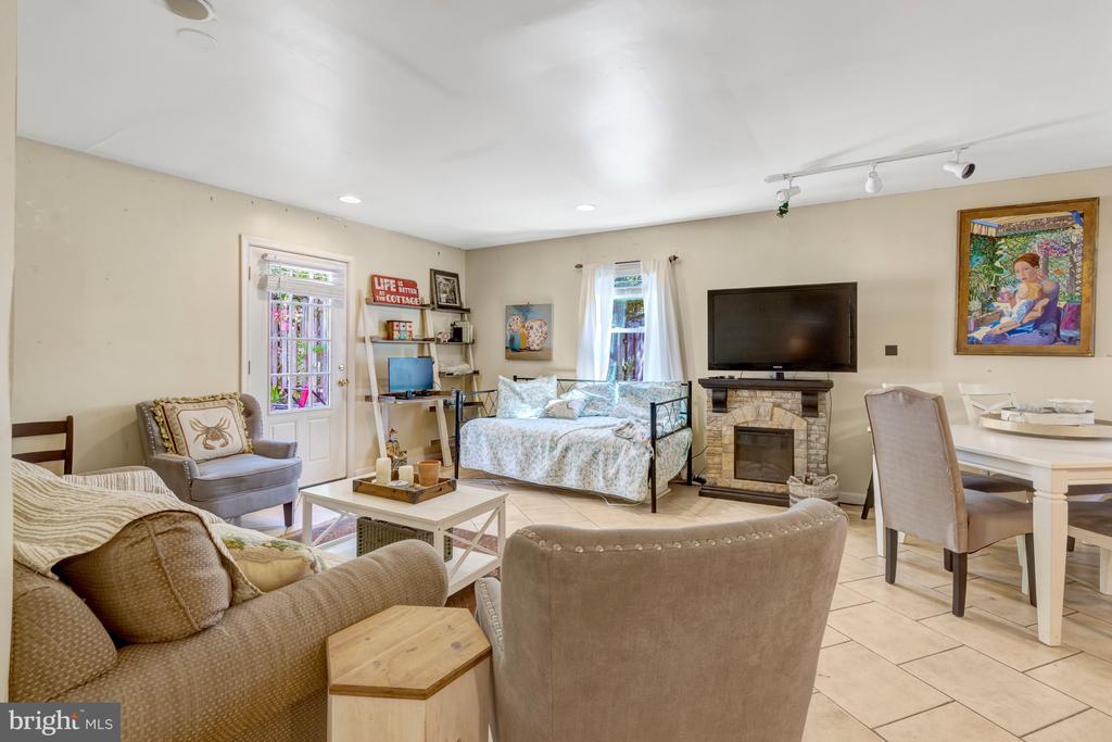 12504 POPES HEAD ROAD
