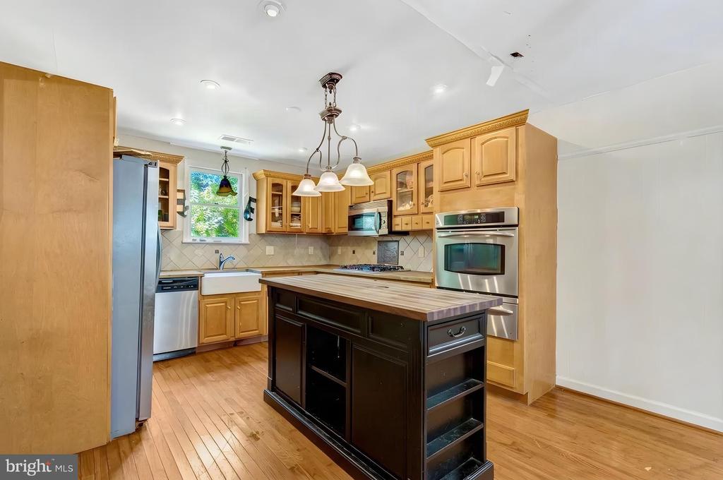 12504 POPES HEAD ROAD