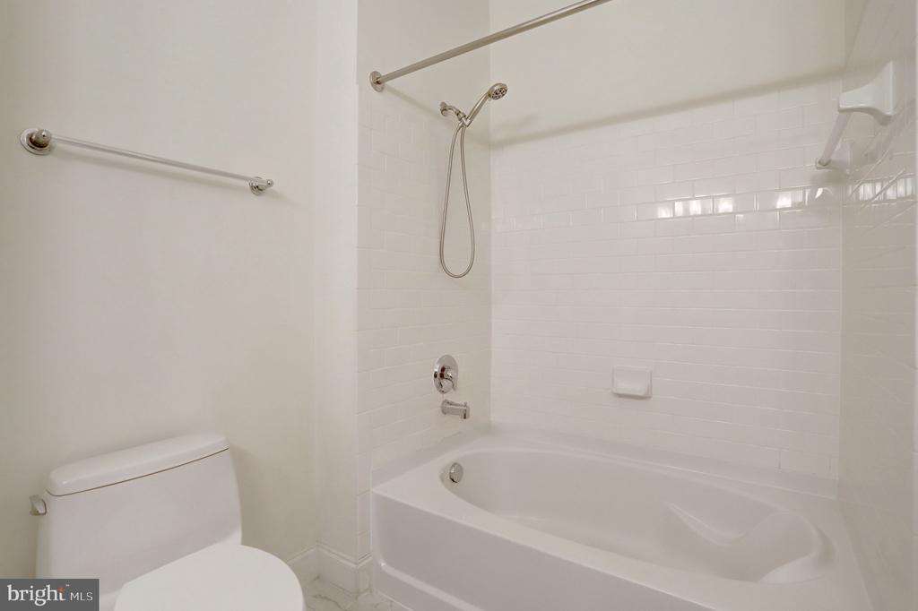 2451 MIDTOWN AVENUE Unit: 104
