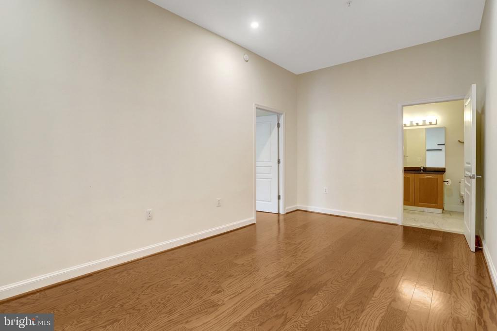 2451 MIDTOWN AVENUE Unit: 104