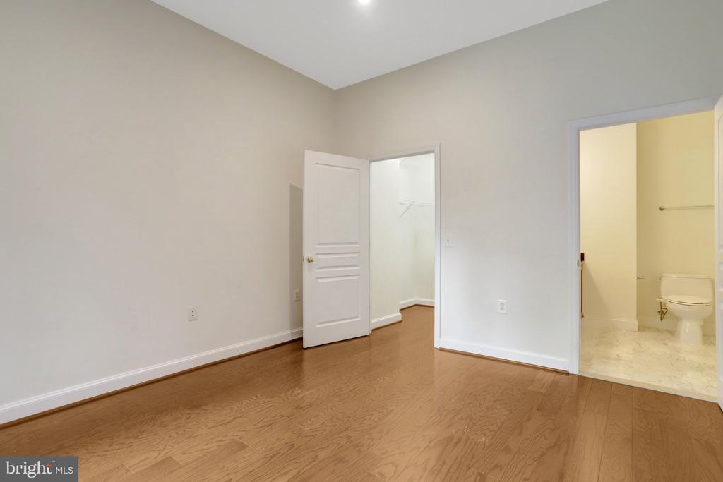 2451 MIDTOWN AVENUE Unit: 104