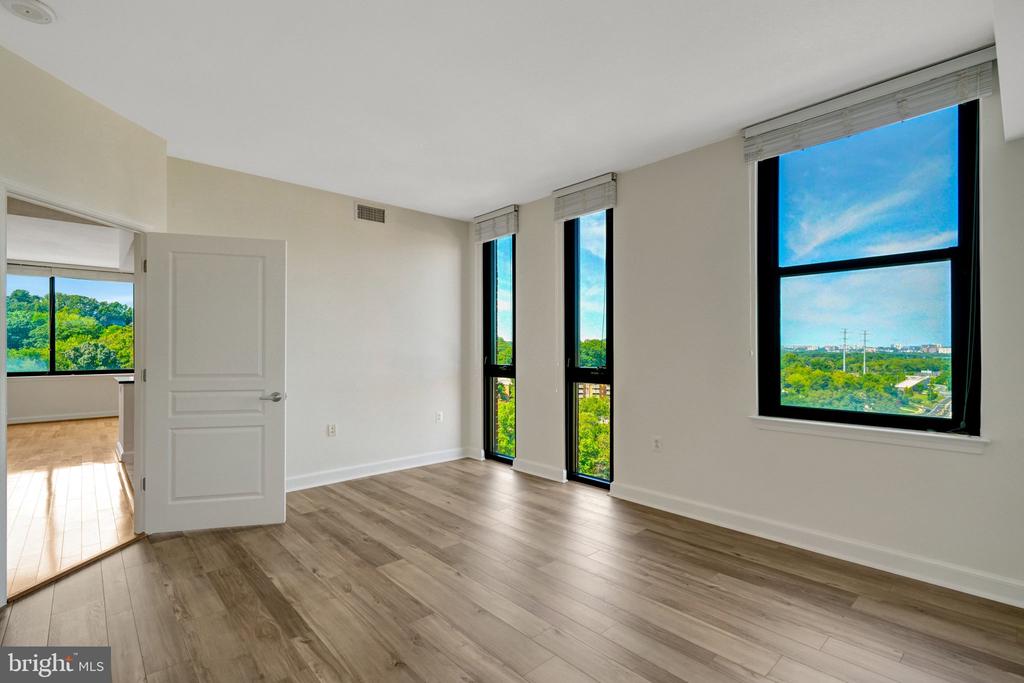 2451 MIDTOWN AVENUE Unit: 1319