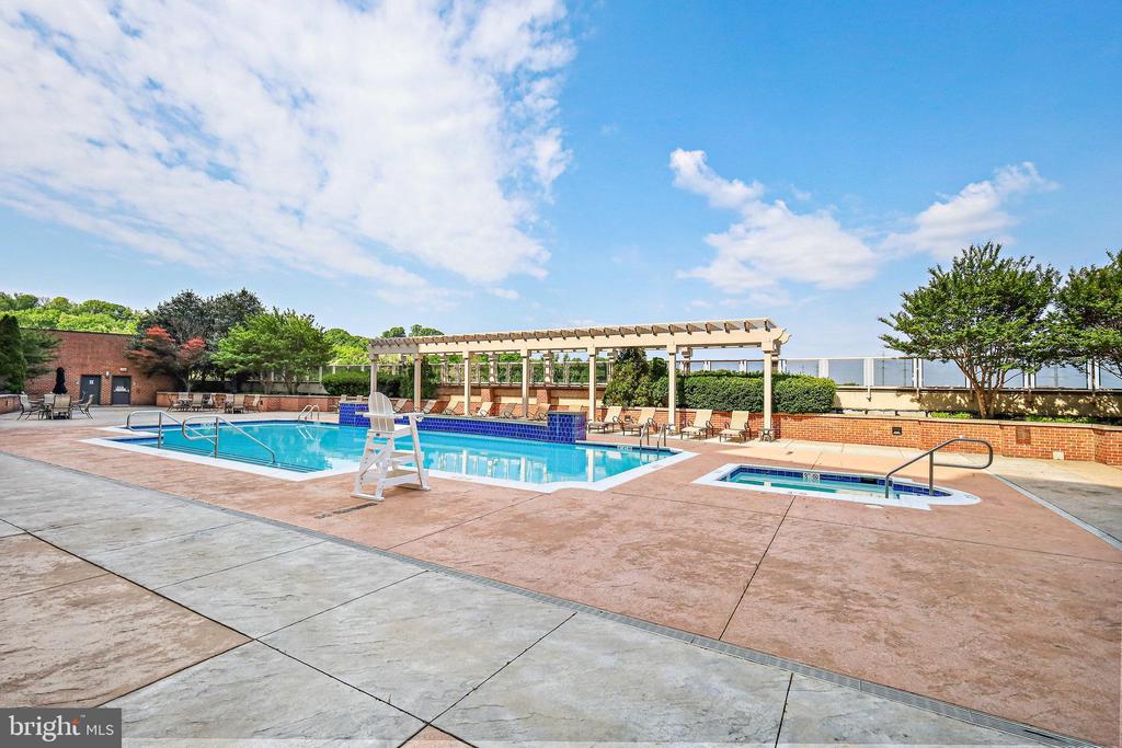 2451 MIDTOWN AVENUE Unit: 1319