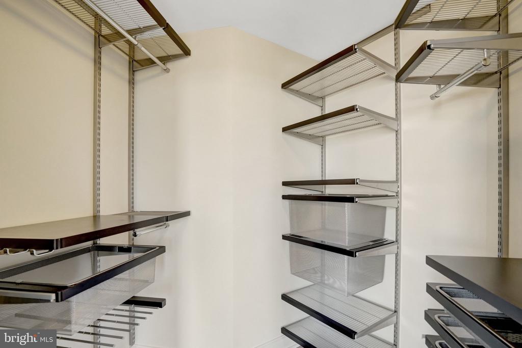 2451 MIDTOWN AVENUE Unit: 1319
