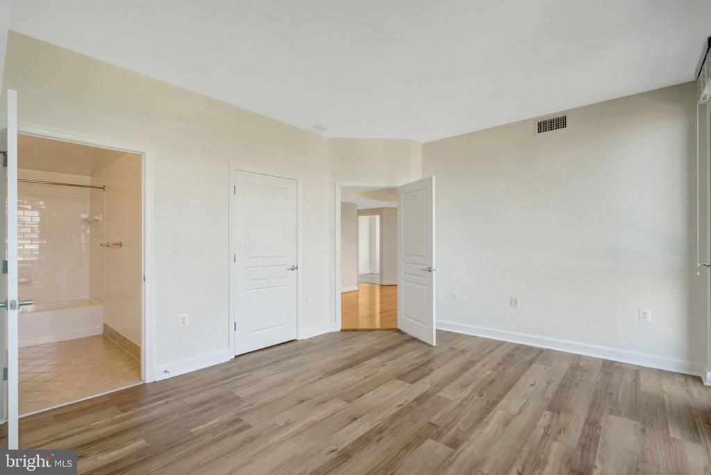 2451 MIDTOWN AVENUE Unit: 1319
