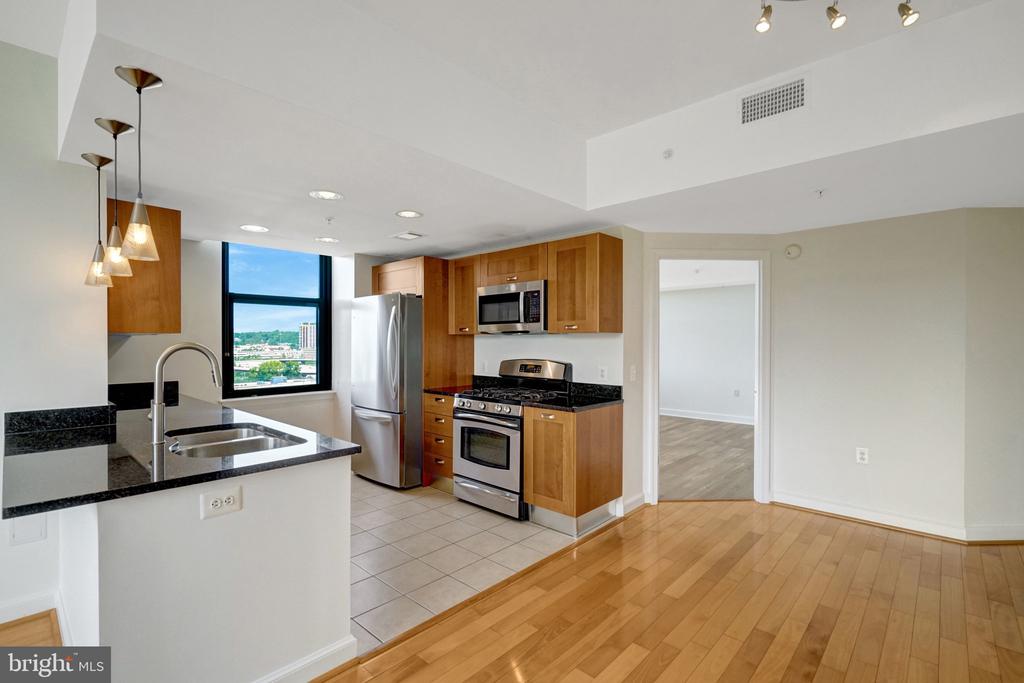 2451 MIDTOWN AVENUE Unit: 1319