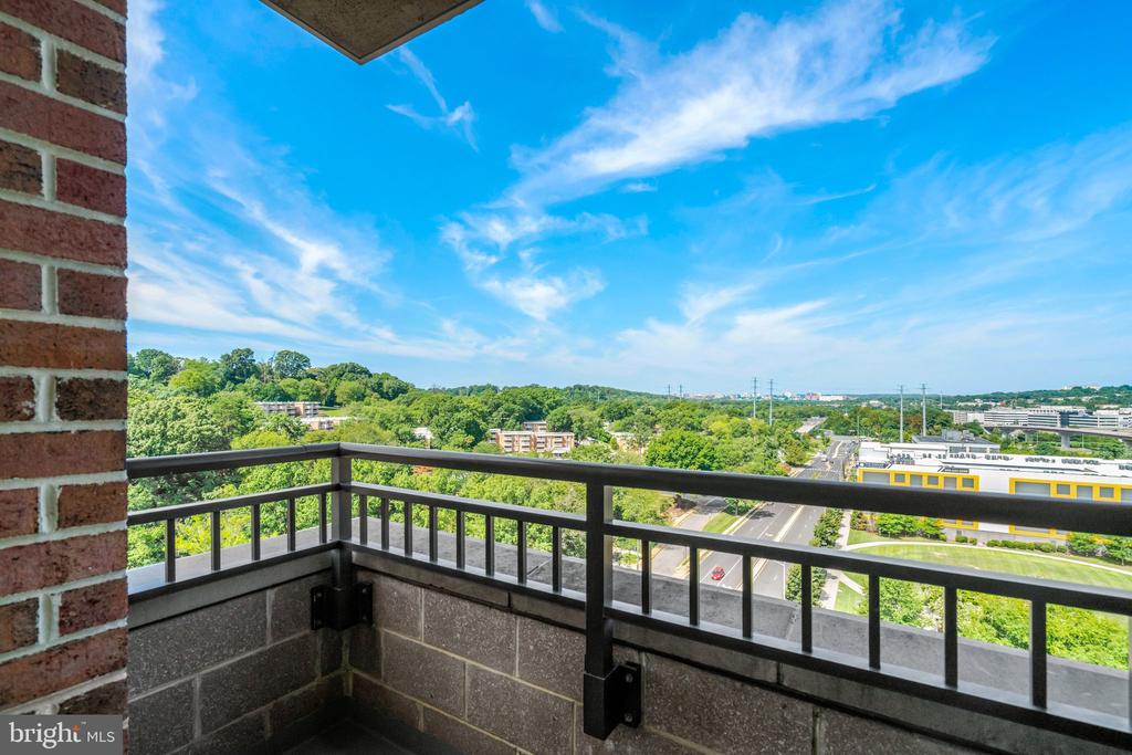 2451 MIDTOWN AVENUE Unit: 1319