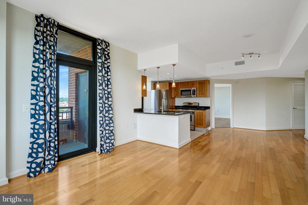 2451 MIDTOWN AVENUE Unit: 1319