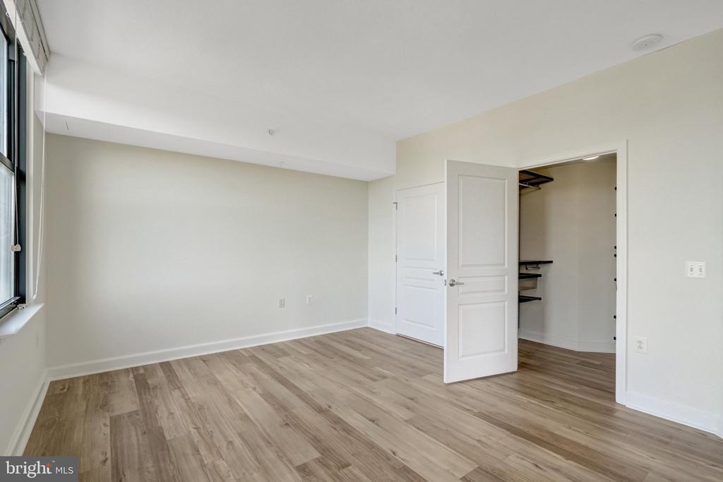 2451 MIDTOWN AVENUE Unit: 1319