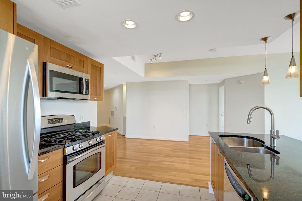 2451 MIDTOWN AVENUE Unit: 1319