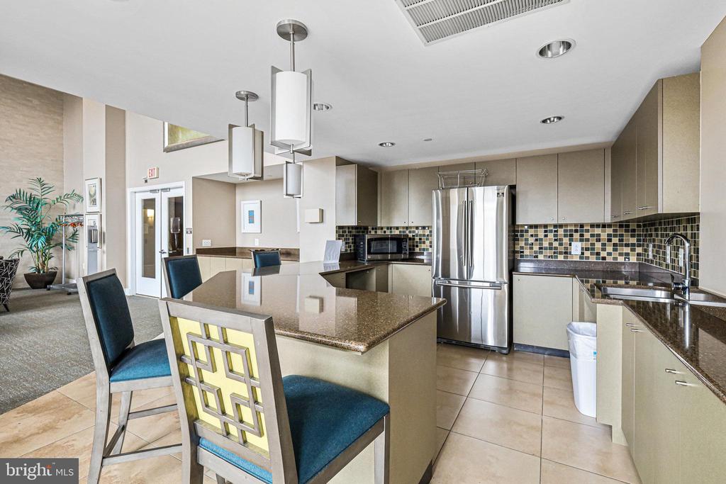 2451 MIDTOWN AVENUE Unit: 1319