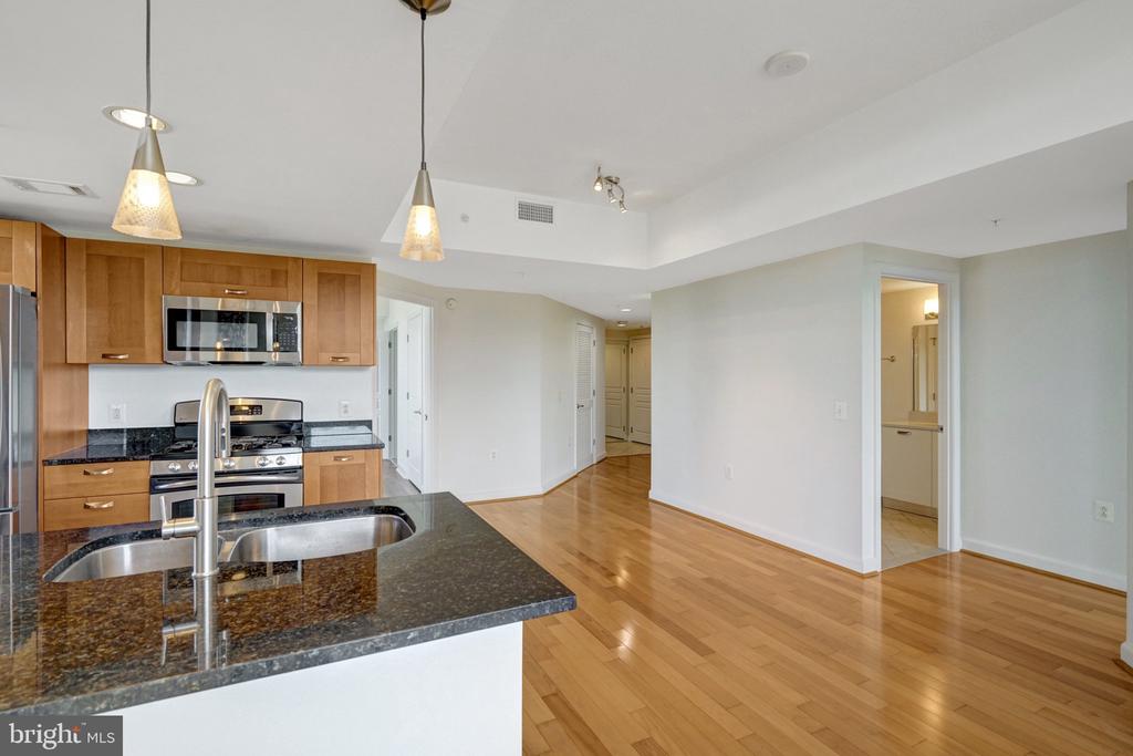 2451 MIDTOWN AVENUE Unit: 1319