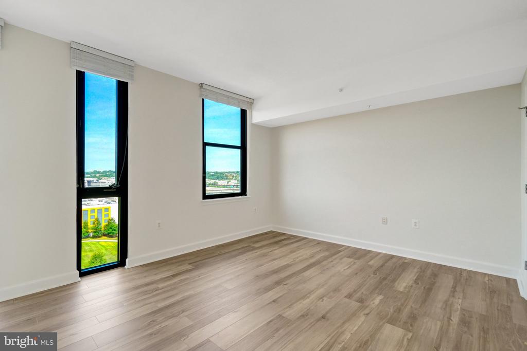 2451 MIDTOWN AVENUE Unit: 1319