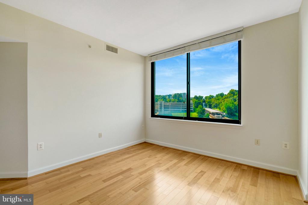 2451 MIDTOWN AVENUE Unit: 1319