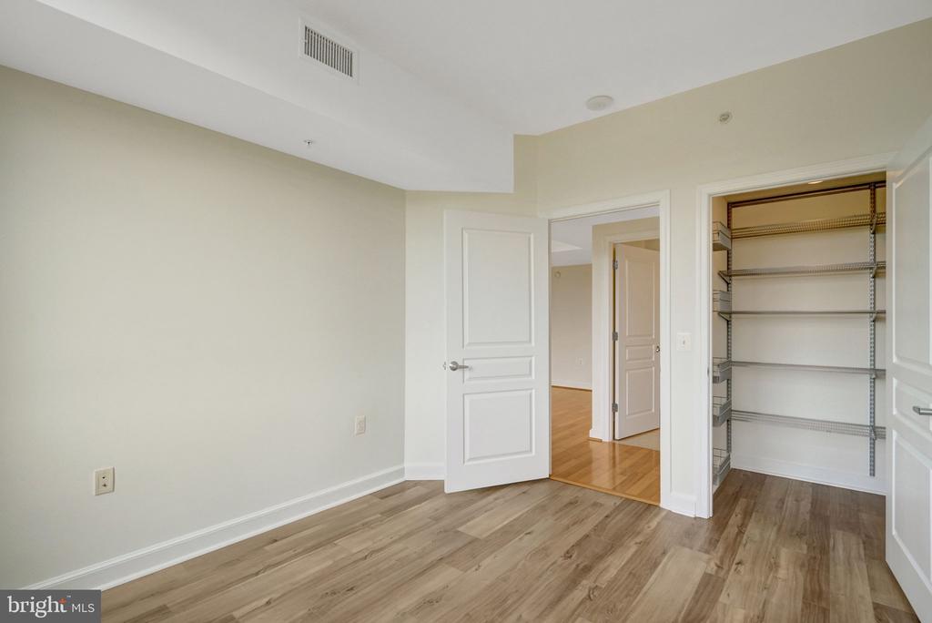 2451 MIDTOWN AVENUE Unit: 1319