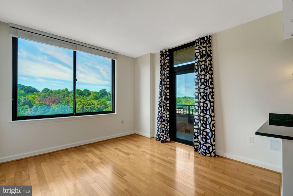 2451 MIDTOWN AVENUE Unit: 1319