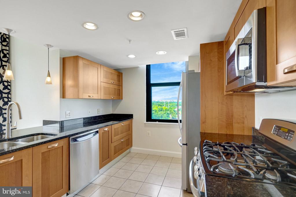 2451 MIDTOWN AVENUE Unit: 1319