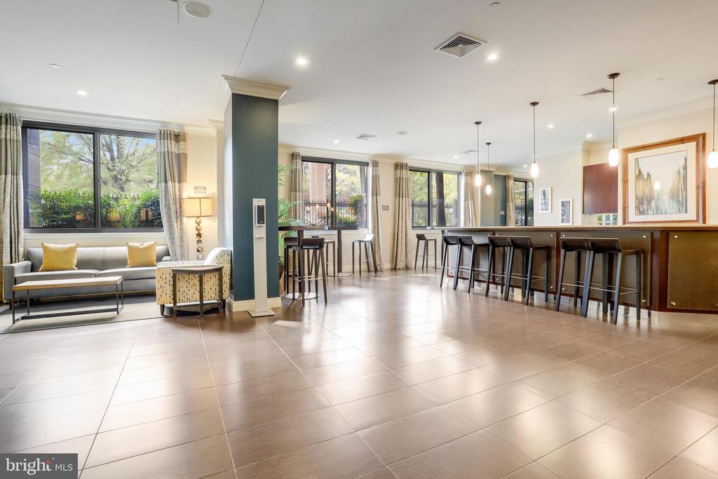 2451 MIDTOWN AVENUE Unit: 1319