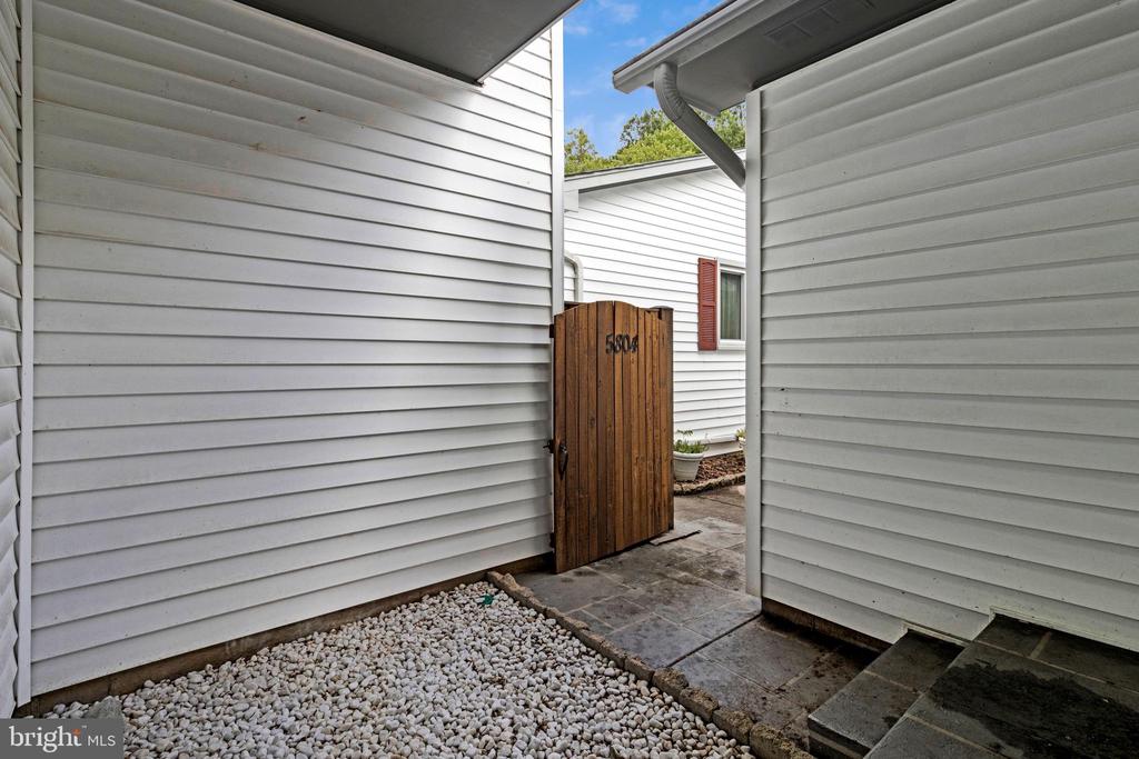 5804 CANVASBACK ROAD
