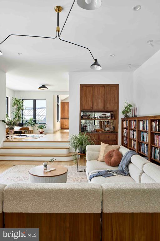 1312 MERCHANT LANE