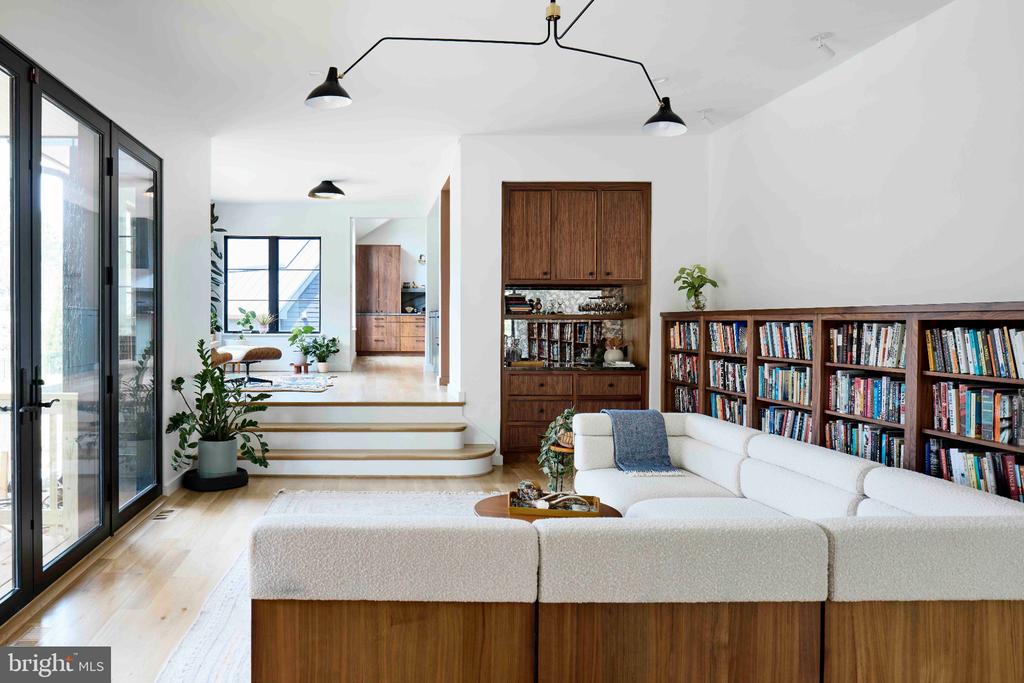 1312 MERCHANT LANE