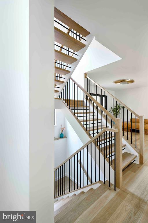 1312 MERCHANT LANE