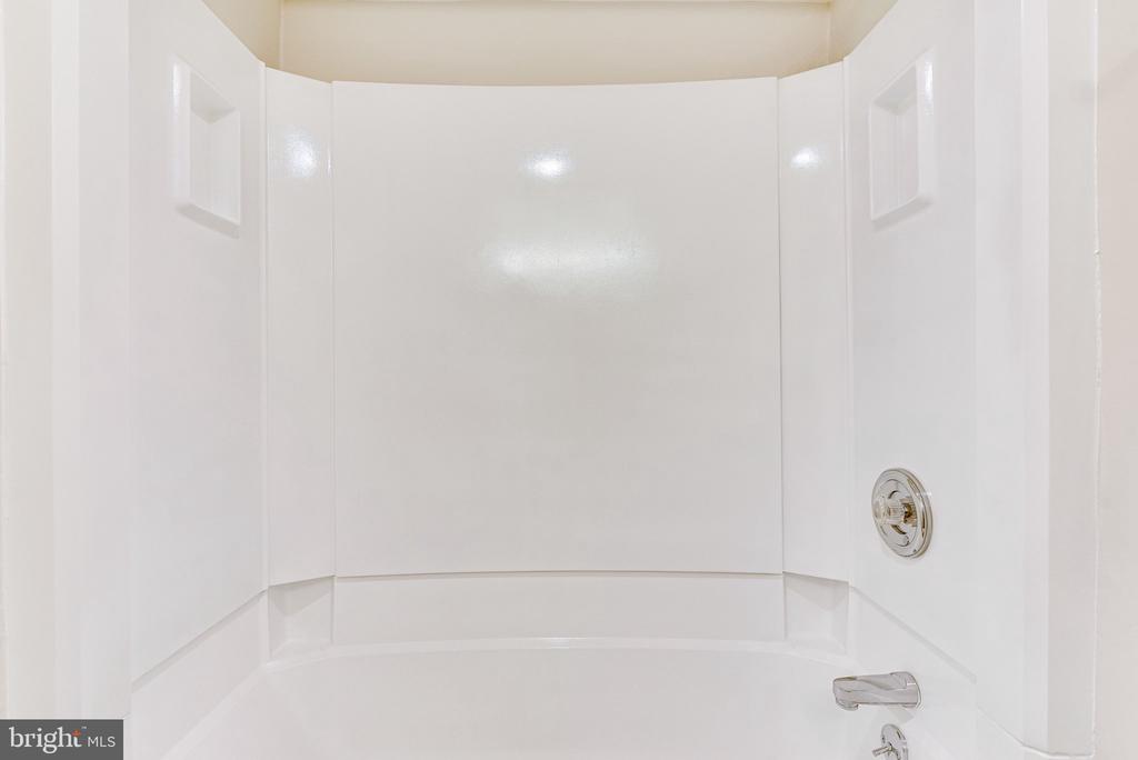 8370 GREENSBORO DRIVE Unit: 516