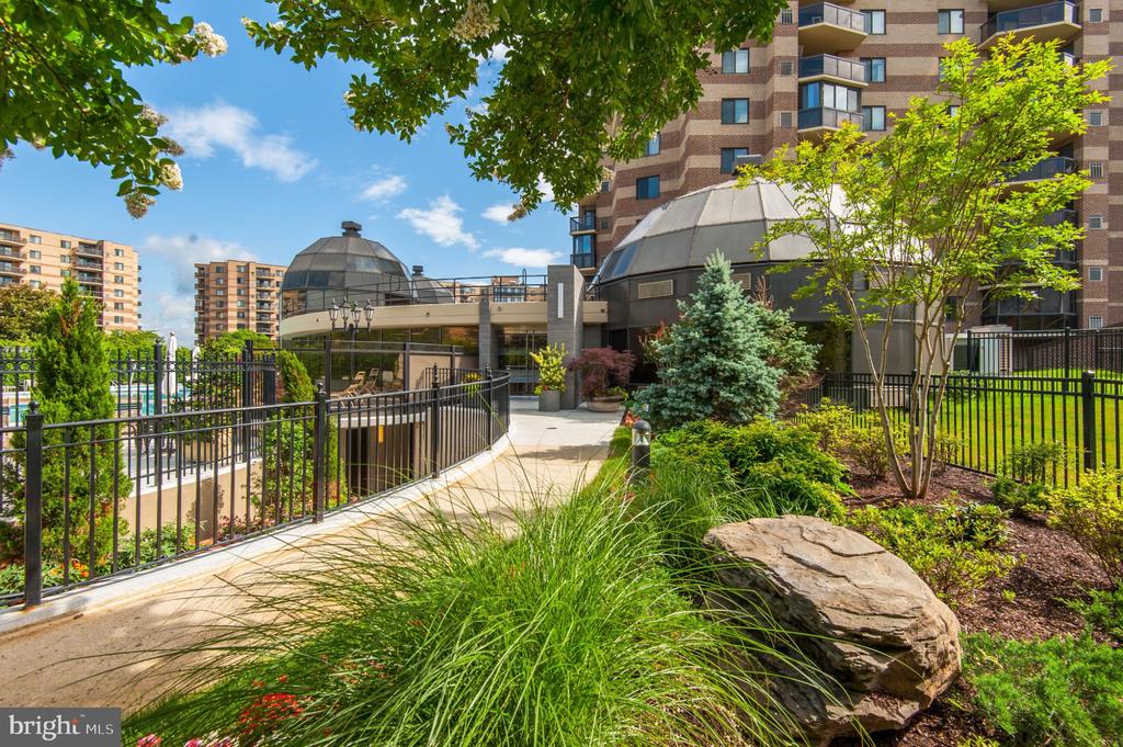 8370 GREENSBORO DRIVE Unit: 516