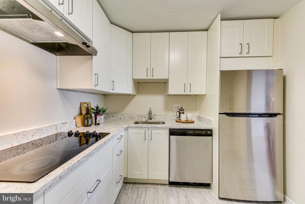 8370 GREENSBORO DRIVE Unit: 516