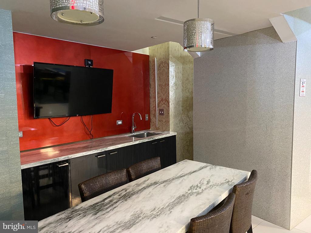 8370 GREENSBORO DRIVE Unit: 516