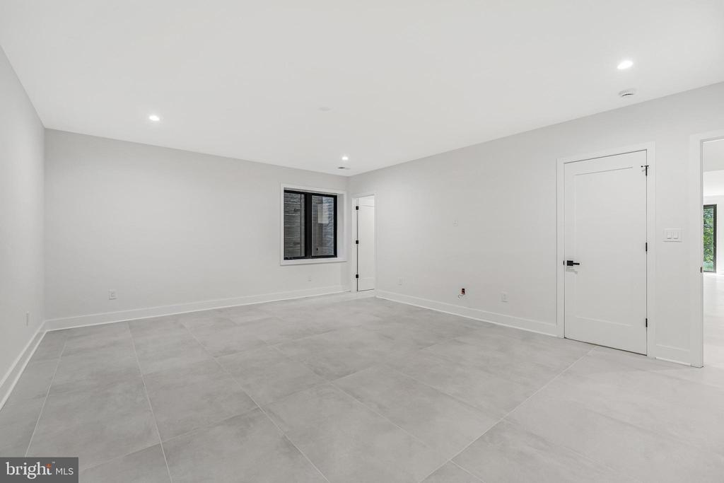4916 RIDGEWOOD ROAD