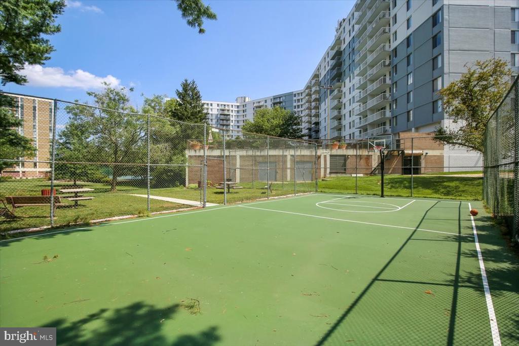 6800 FLEETWOOD ROAD Unit: 515