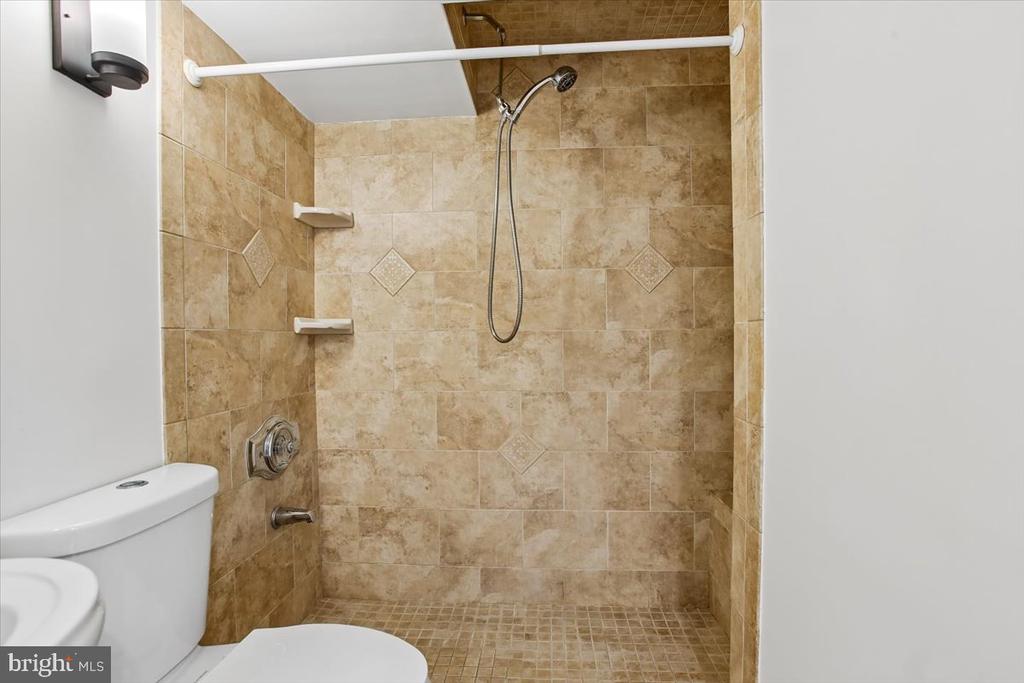 6800 FLEETWOOD ROAD Unit: 515