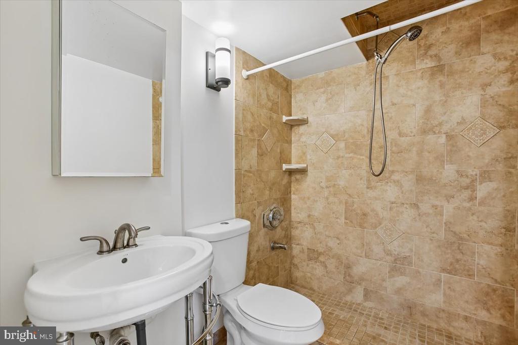6800 FLEETWOOD ROAD Unit: 515