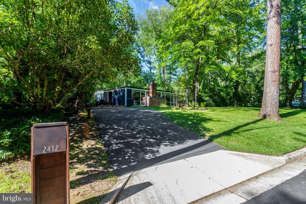 2412 BRENTWOOD PLACE
