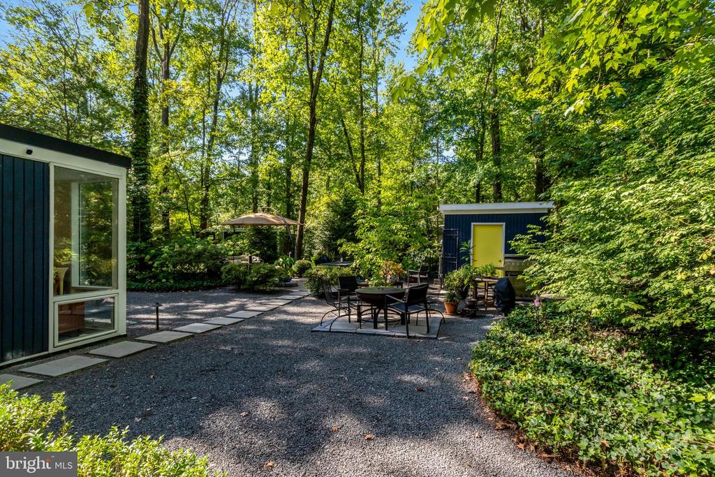 2412 BRENTWOOD PLACE