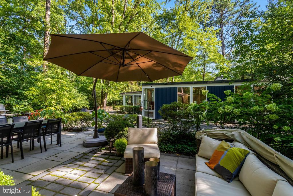 2412 BRENTWOOD PLACE