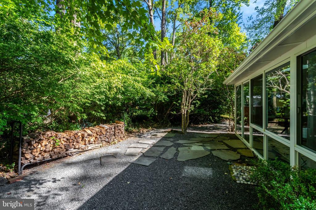 2412 BRENTWOOD PLACE