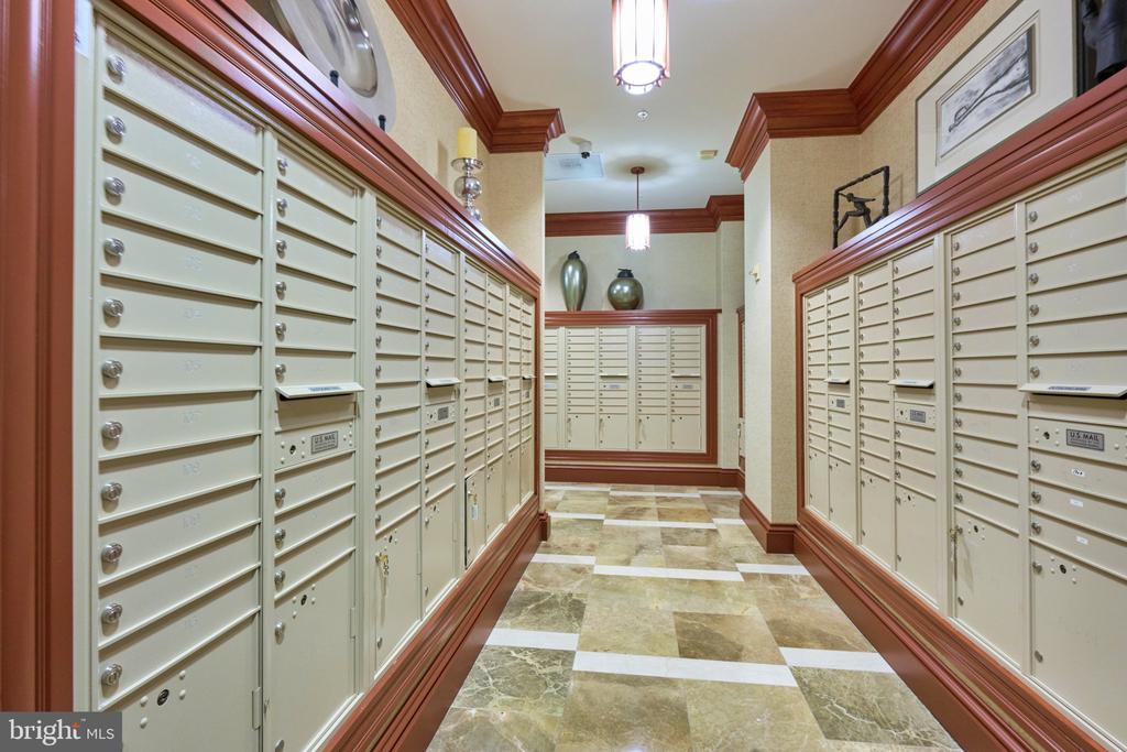 8220 CRESTWOOD HEIGHTS DRIVE Unit: 216