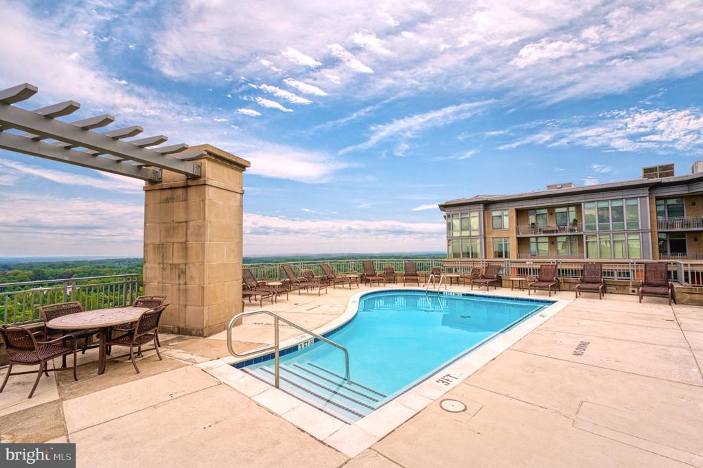 8220 CRESTWOOD HEIGHTS DRIVE Unit: 216