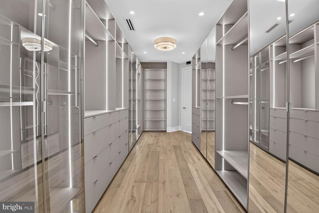 1306 BALLANTRAE COURT