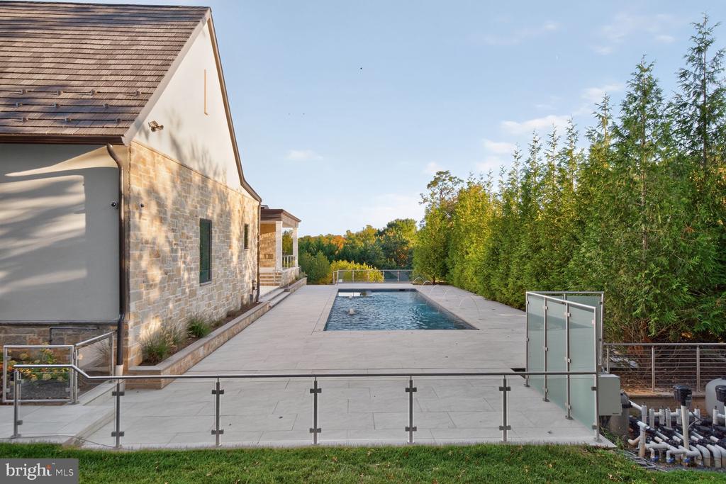 1306 BALLANTRAE COURT