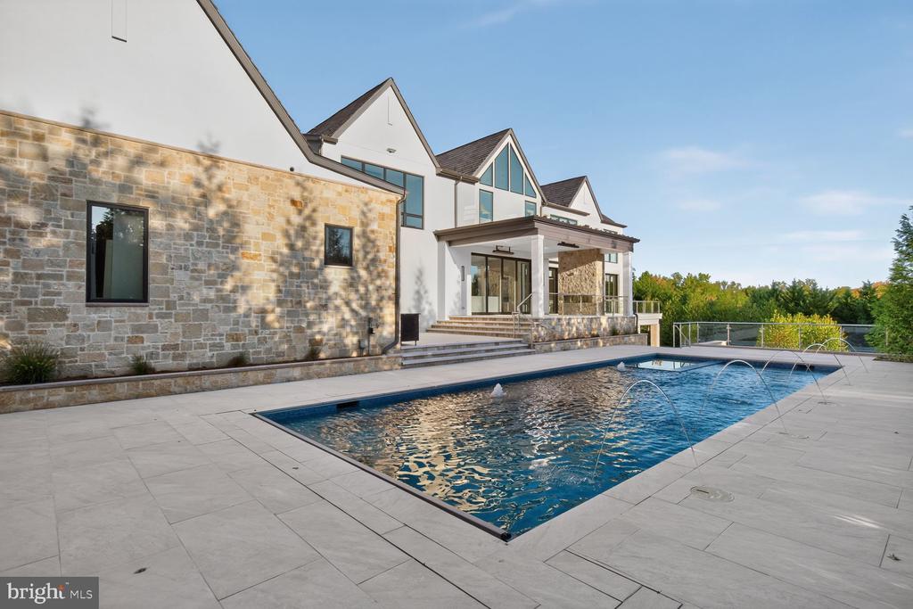 1306 BALLANTRAE COURT